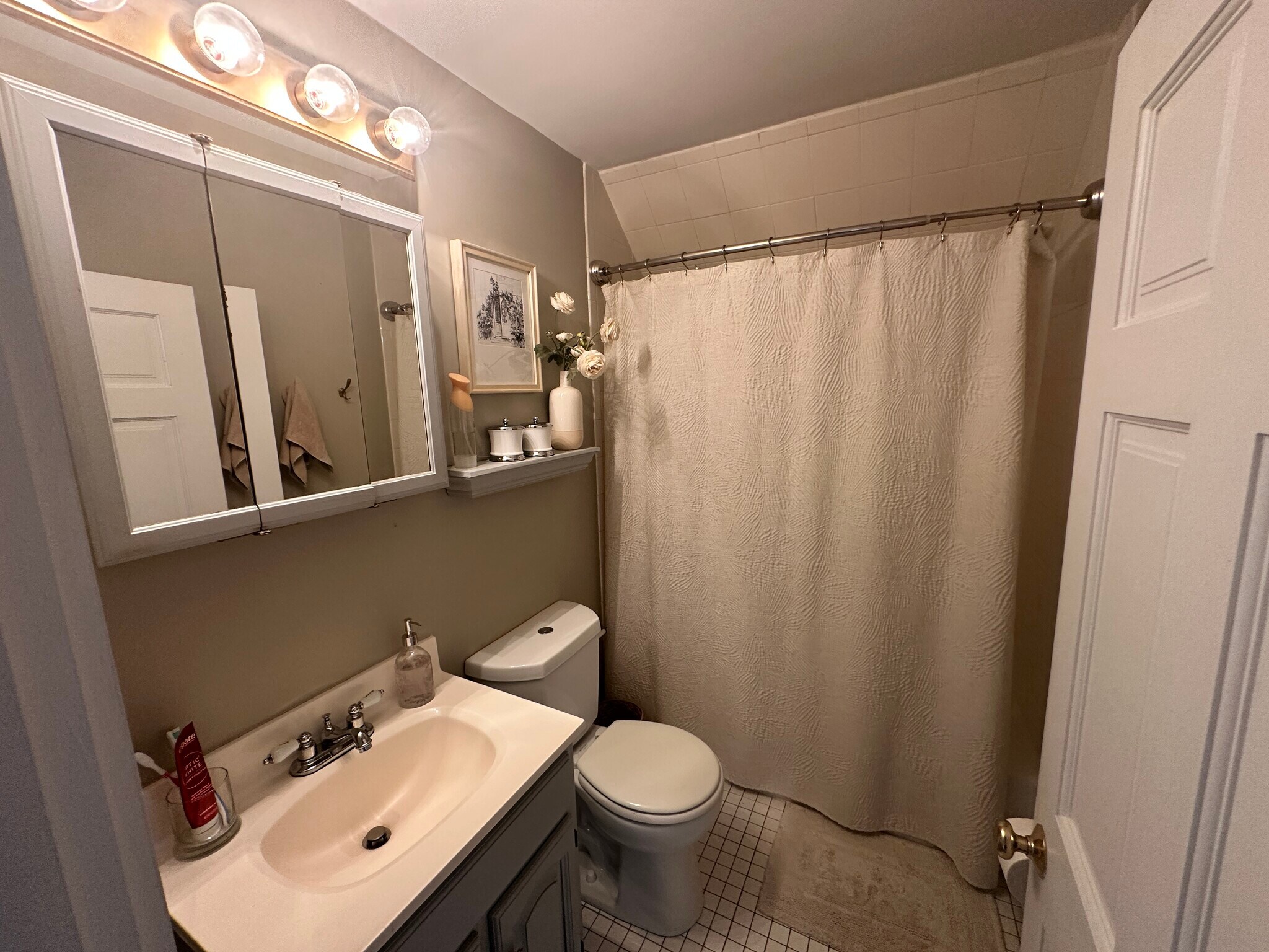 Building Photo - 25 Elm St