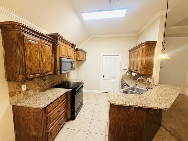Building Photo - Half off first month rent! Gated Community close to Barksdale Air Force Base... W/Community Pool