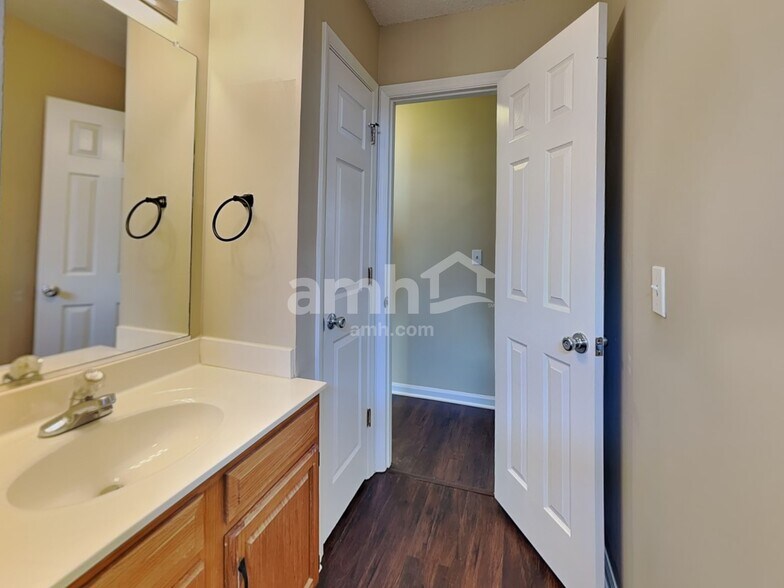 Building Photo - 4013 Wellingham Ln