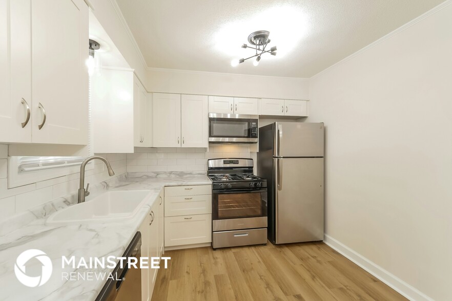 Building Photo - 1109 NE Columbus St