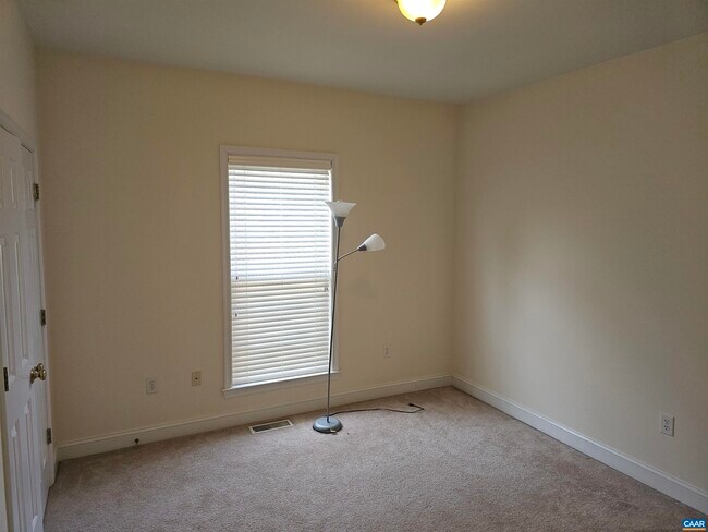Building Photo - 134 Deerwood Dr