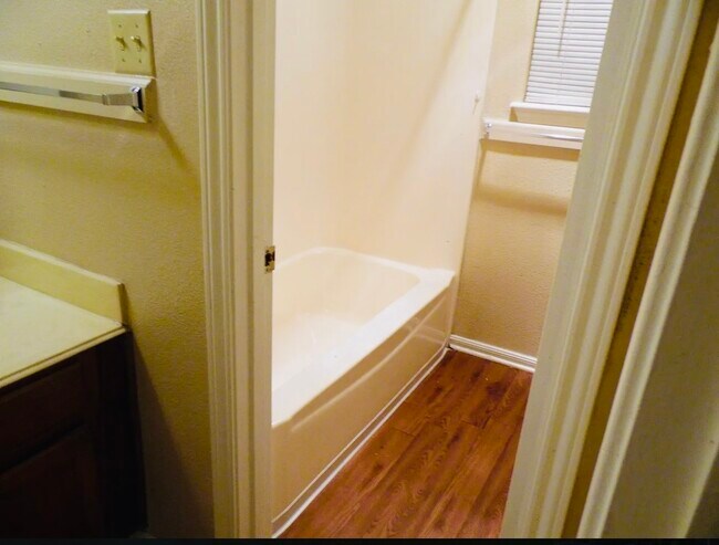 Building Photo - 4 Dallas Ct