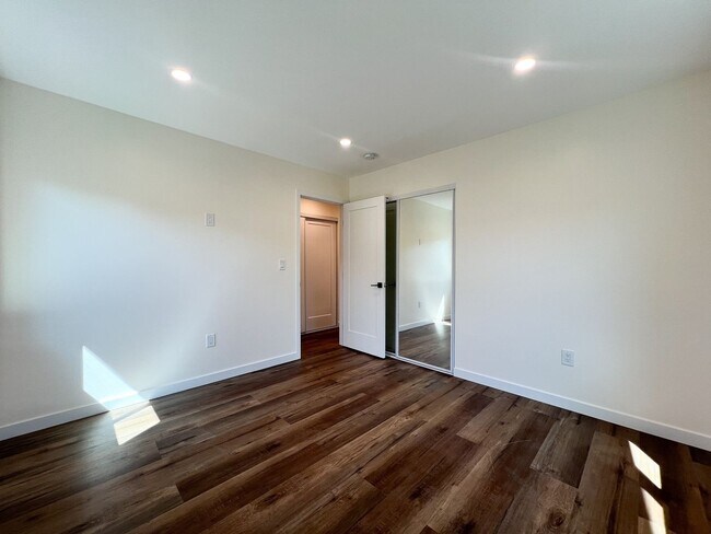 Building Photo - 174 Chelsea Ave