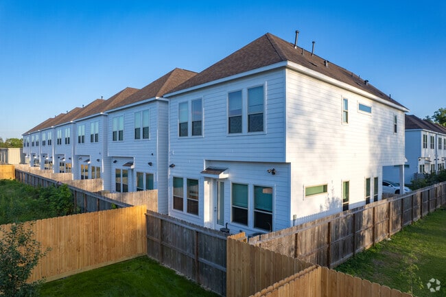 Building Photo - Donovan Homes