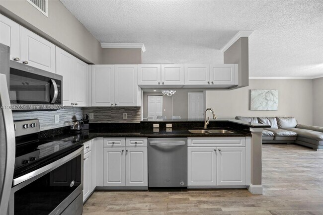Building Photo - 17150 N Bay Rd