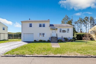 Building Photo - 27 Ranch Dr