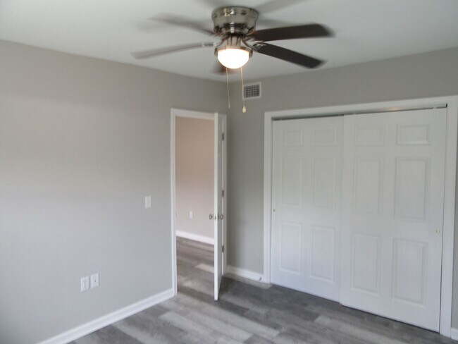 Building Photo - 9823 Clarence St