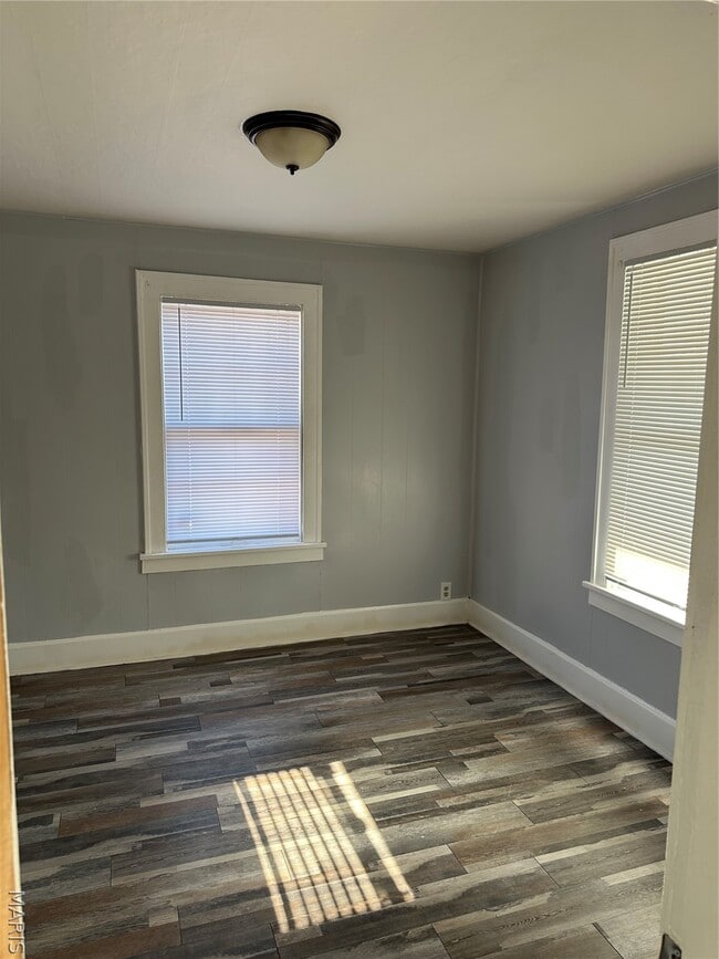 Building Photo - 6507 Leschen Ave