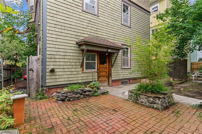 Building Photo - 159 Camp St