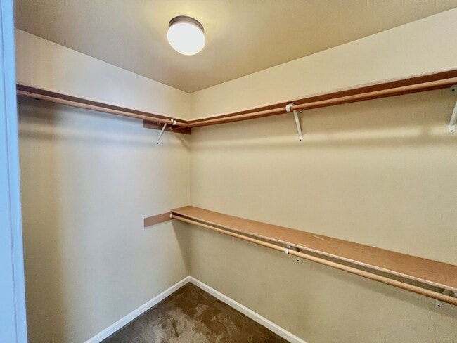 Building Photo - MOVE IN READY: 4bd 2.5ba 2,086 sq ft