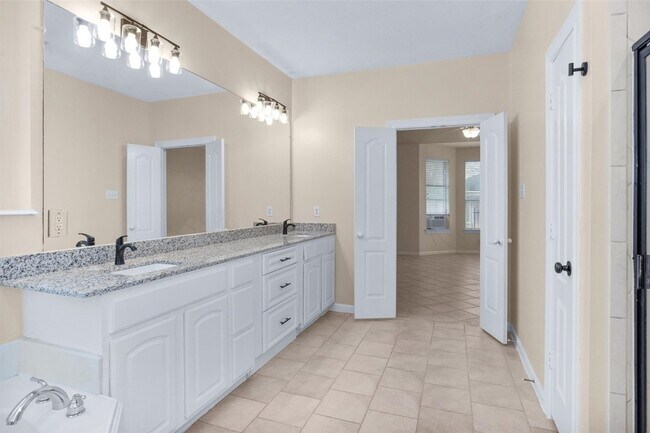 Building Photo - 1010 Maple Run Dr