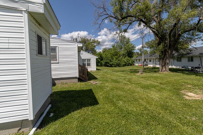 Building Photo - 7460 N Wade School Rd