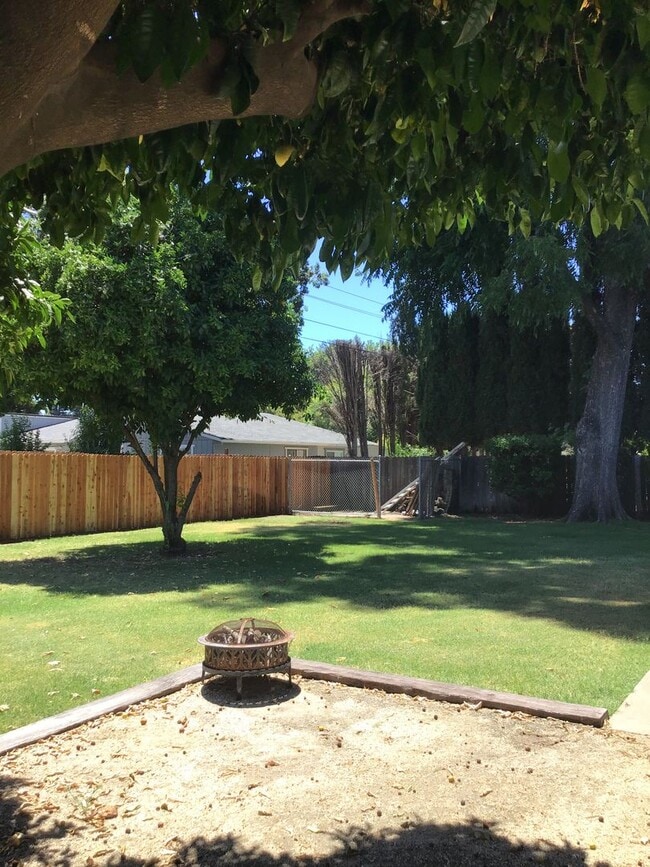 Building Photo - 3 Bedroom Home Coming Available