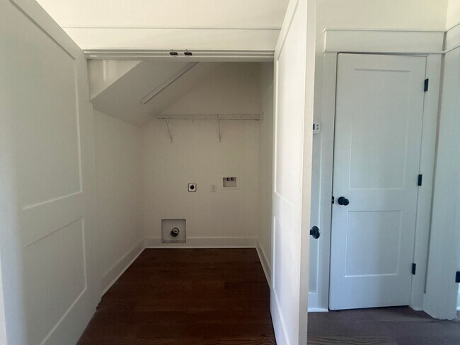 Building Photo - 3-Bedroom Townhome with Pool Access Near Downtown Cookeville