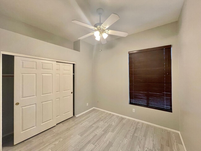 Building Photo - 686 W Del Rio St