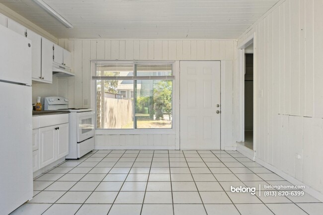 Building Photo - 1919 12th Ave W