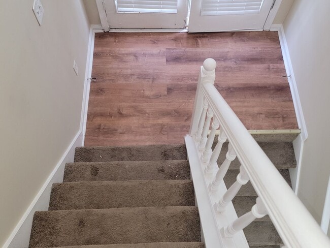 Building Photo - Great In-Law Suite Property - Master on Up...