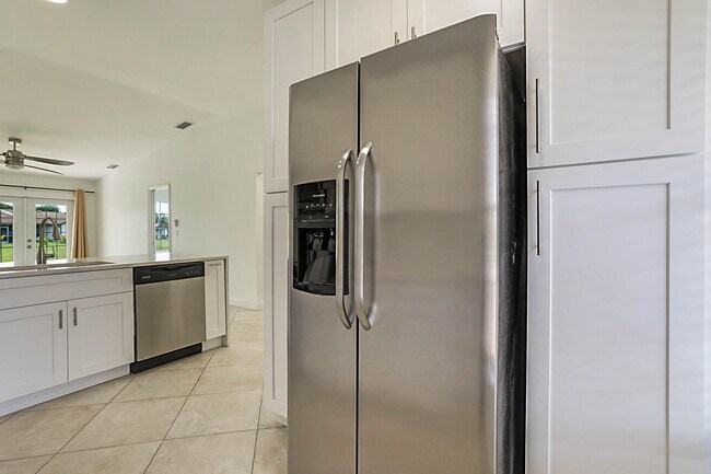 Building Photo - 5241 Breadfruit Cir