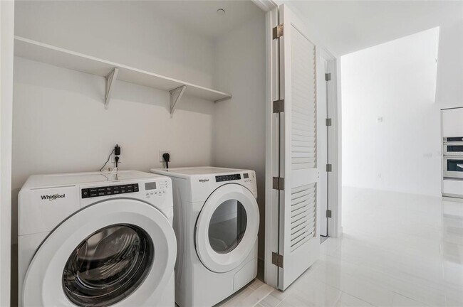 Building Photo - 400 Central Ave