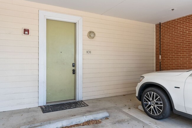 Building Photo - Oceanfront Condo – 2 Blocks from the Beach!
