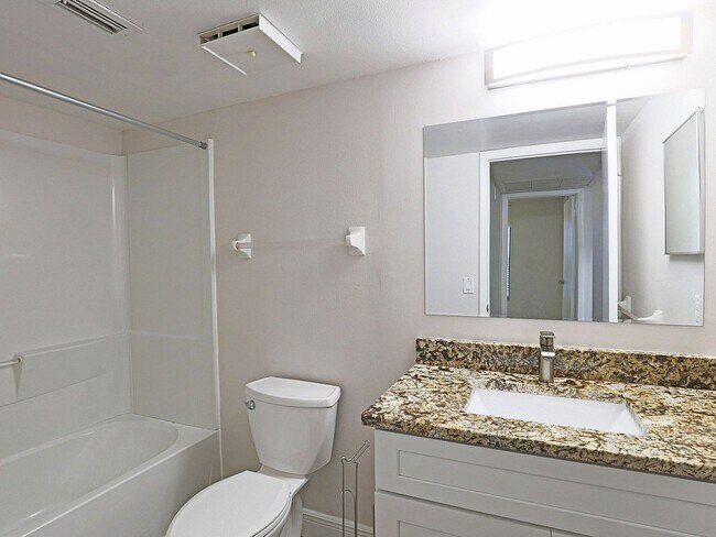 Building Photo - 5305 Summerlin Rd