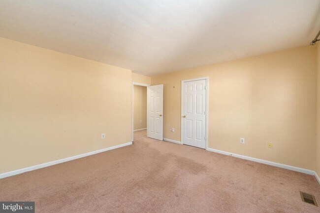 Building Photo - 8005 Silver Fox Dr