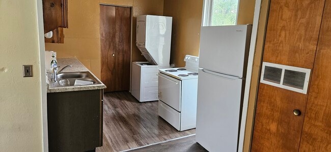 Building Photo - 9 Fulton Ln