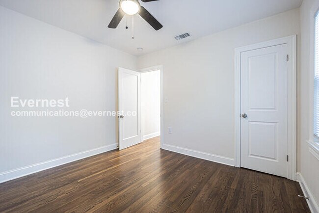 Building Photo - 3 Bed/2 Bath Home with Fenced Yard & Off-Street Parking / Pet-Friendly / Coming Soon!