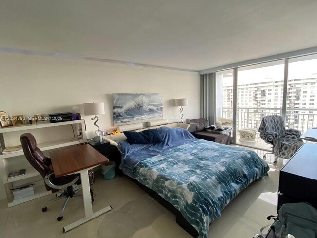 Building Photo - 18081 Biscayne Blvd