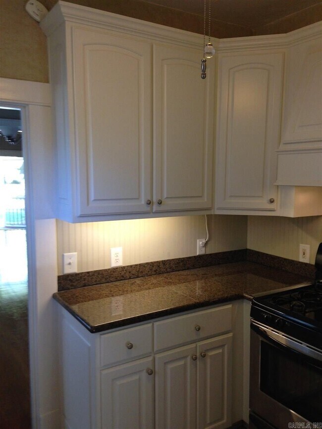 Building Photo - 318 N Spruce St