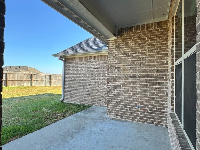Building Photo - 1017 Stagecoach Bend