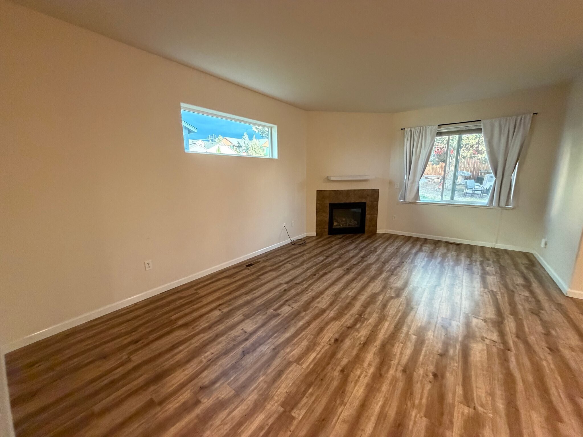Building Photo - 4120 SW Reindeer Ave