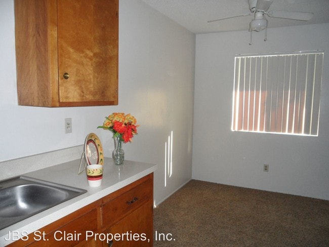 Building Photo - 501 Lansing Dr