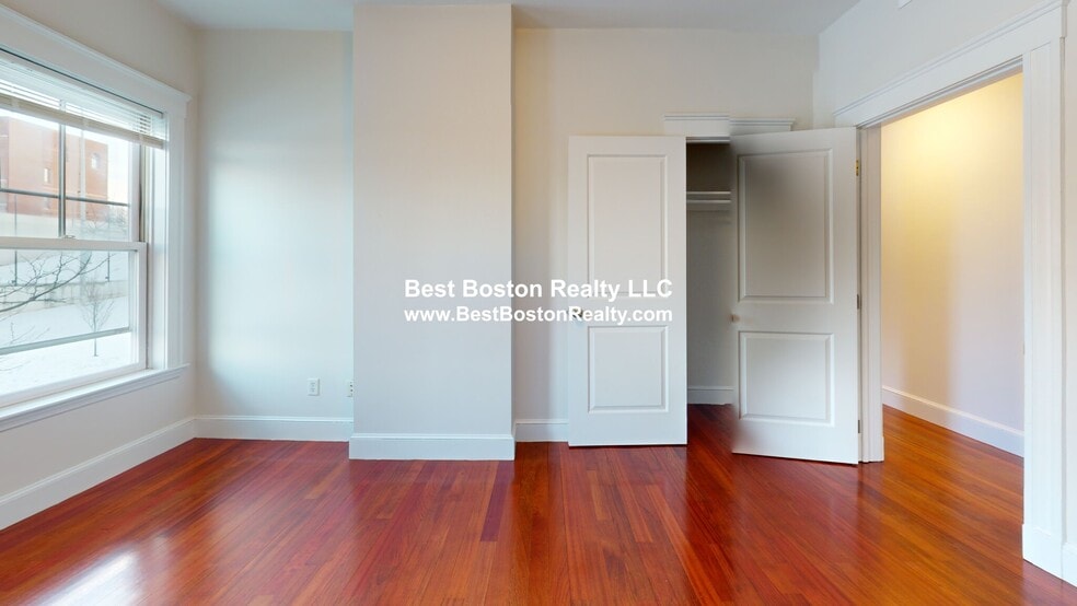 Building Photo - 156 School St