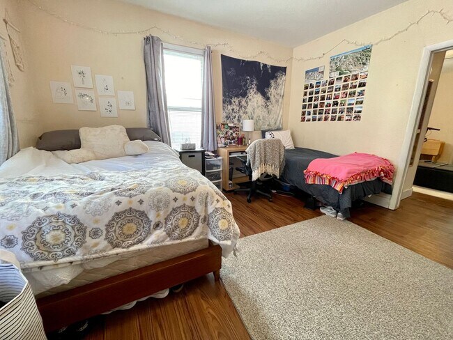 Building Photo - 129 Lathrop St