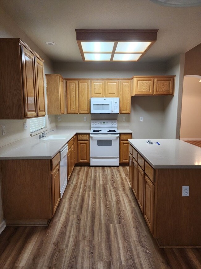 Building Photo - 4 bedroom 2 bathroom home Near Christoffer...
