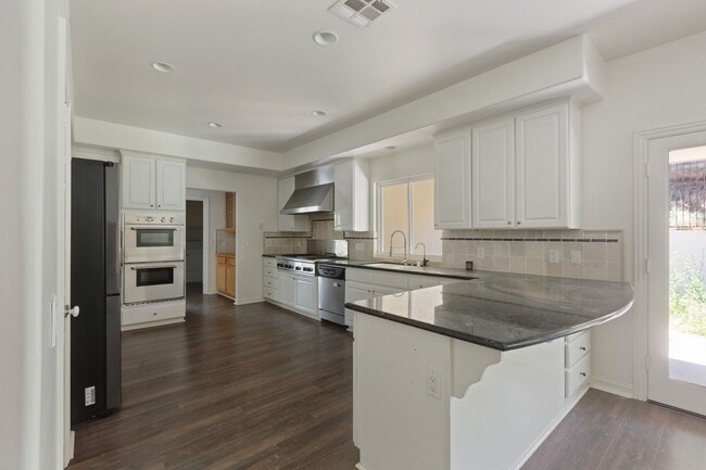 Building Photo - Elegant 5-Bedroom Estate with Pool in Prime Woodland Hills