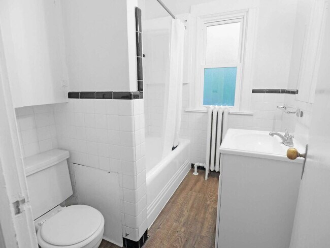 Building Photo - 3 Bedroom in the Heart of Uptown (Pets welcome)