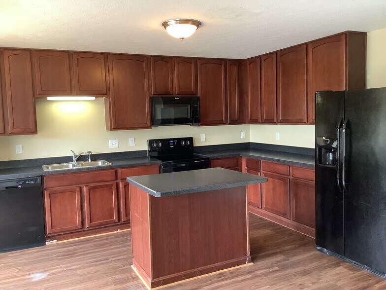 Building Photo - 924 Fresno St