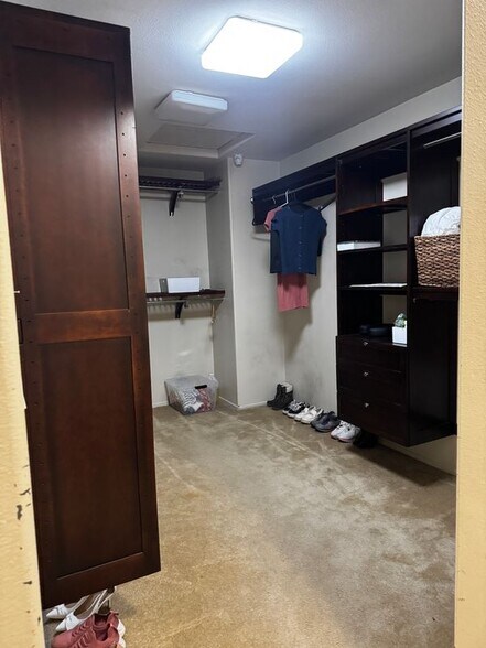 Building Photo - 44130 Catsue Pl