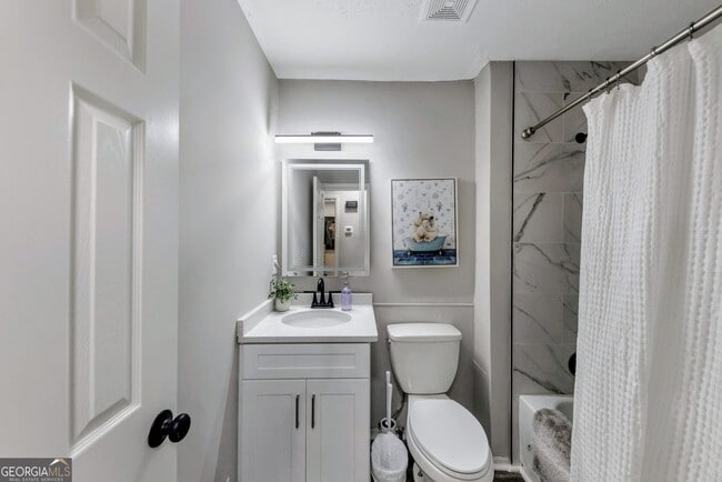 Building Photo - 3715 Clearwater Dr