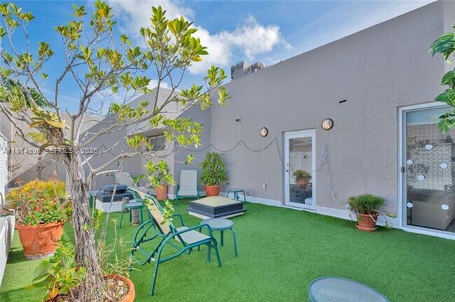 Building Photo - 101 Crandon Blvd