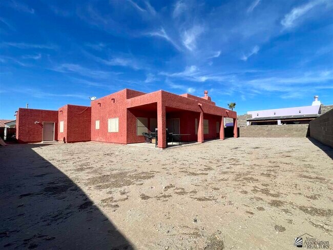 Building Photo - 10277 S Del Rey Dr