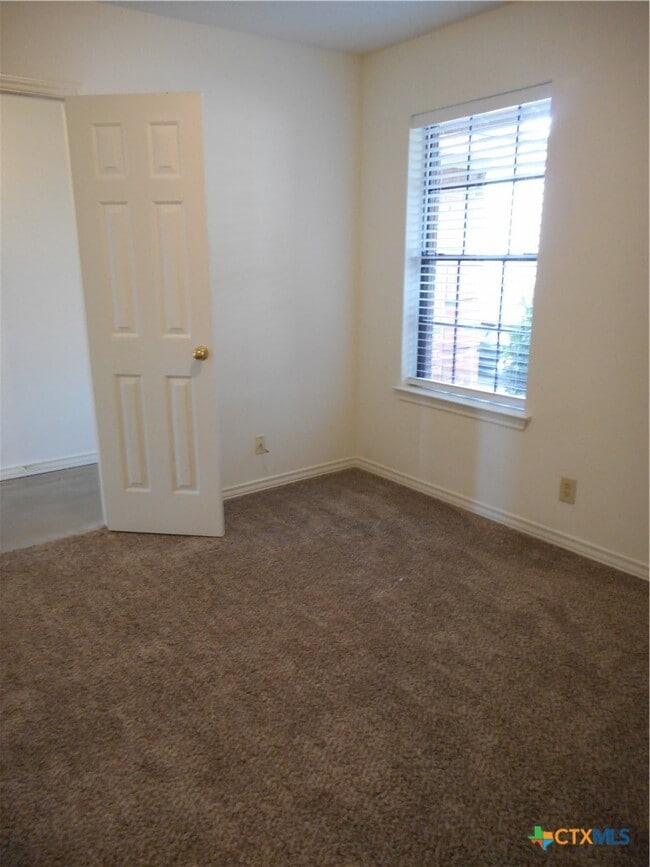 Building Photo - 102 Gemini Ct