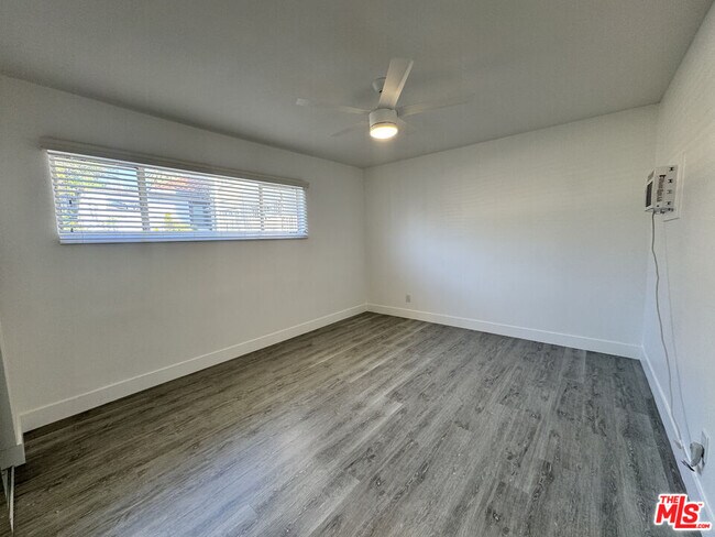 Building Photo - 1279 N Harper Ave