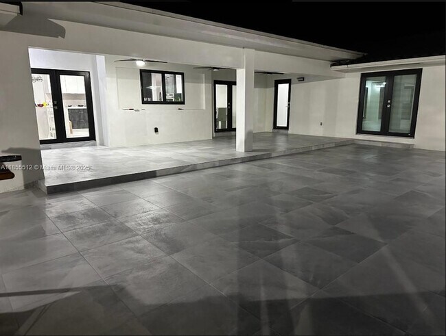 Building Photo - 2721 SW 130th Ave