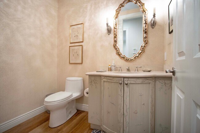 Building Photo - Stunning 4Bed/5bath Home in Kentfield