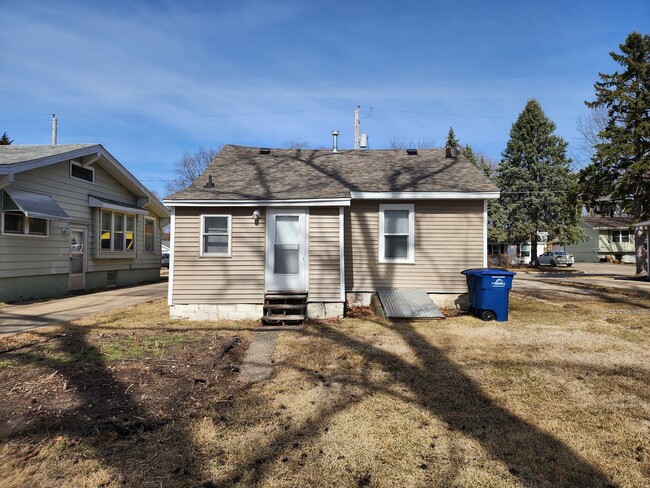 Building Photo - 1 Bedroom 1 Bath Home