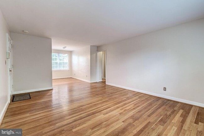 Building Photo - 109 E Glebe Rd