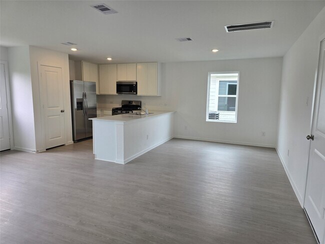 Building Photo - 25560 Blossom Ct